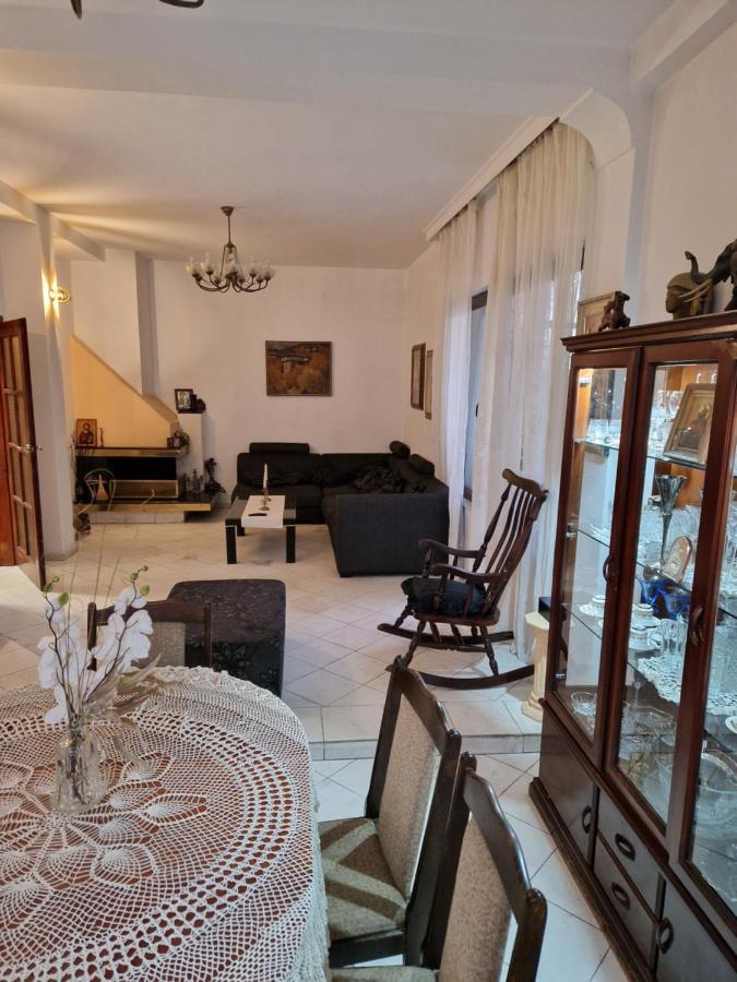 Tsar Simeon, 2 Bedroom, Living And Fireplace * Sofía