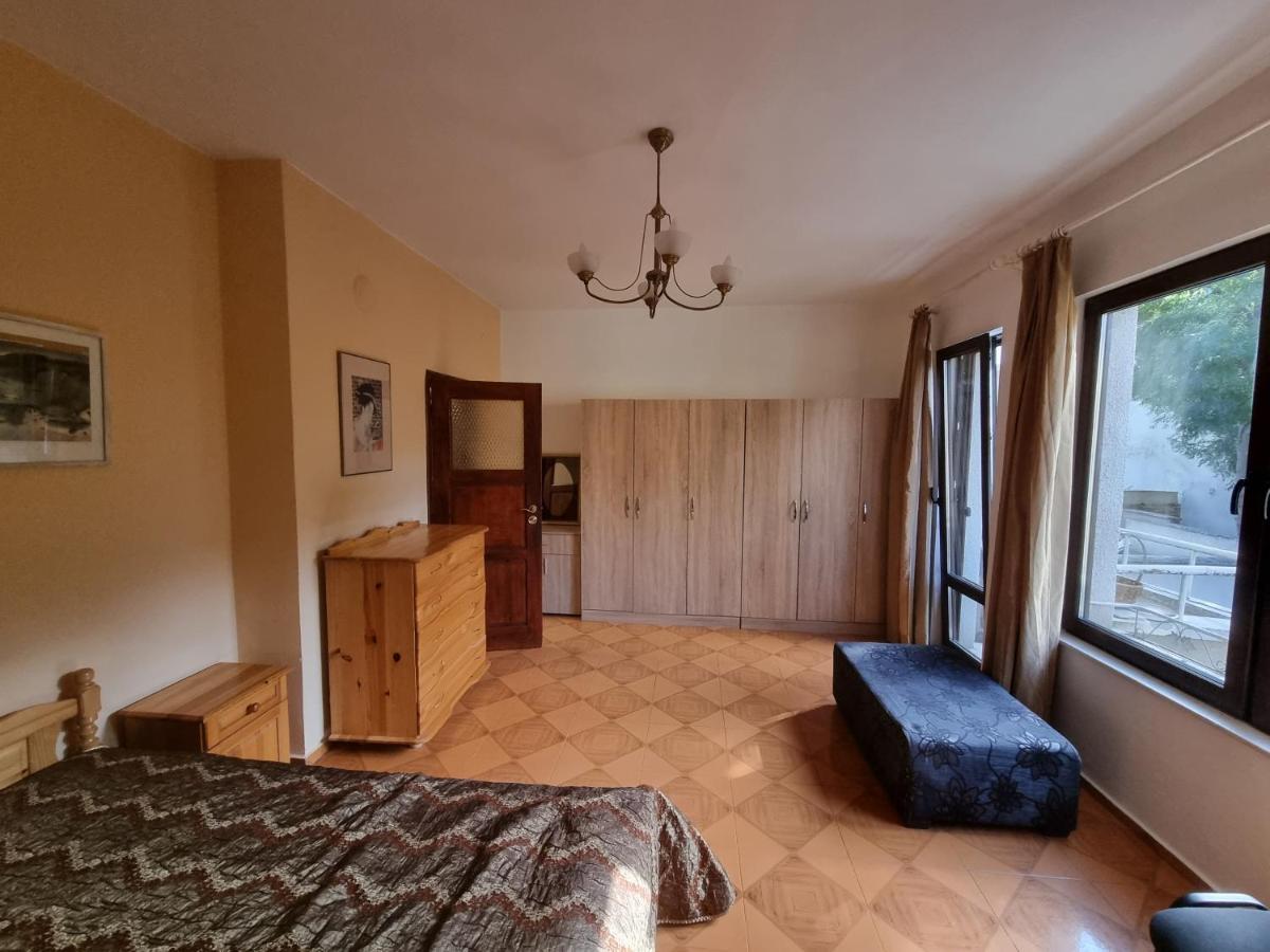 Tsar Simeon, 2 Bedroom, Living And Fireplace *
