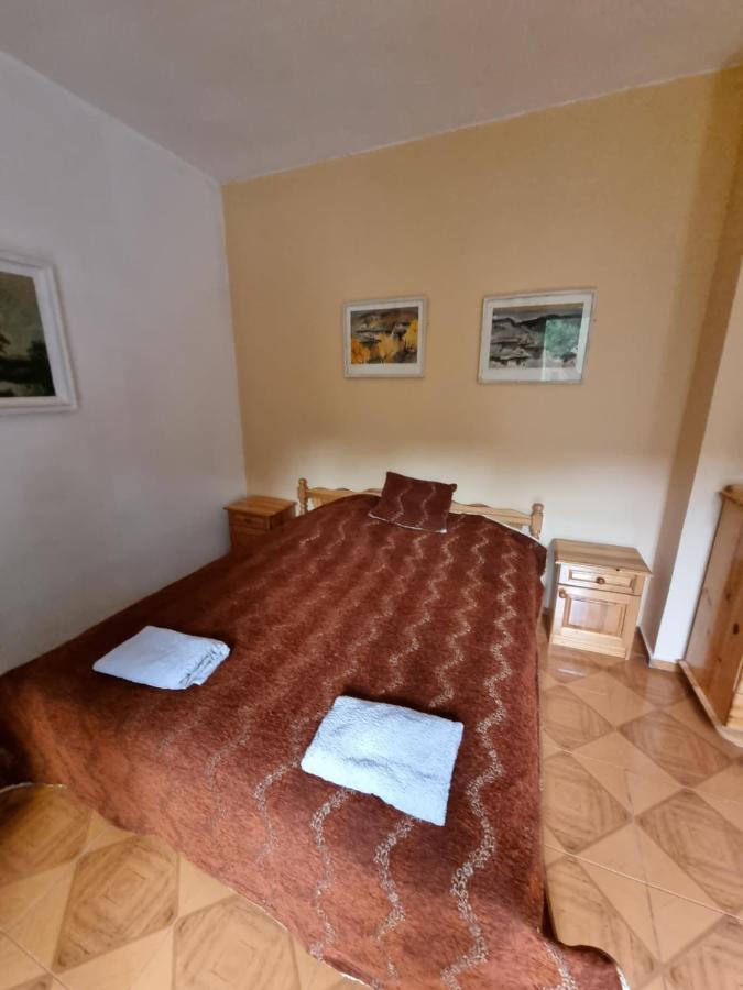 Tsar Simeon, 2 Bedroom, Living And Fireplace